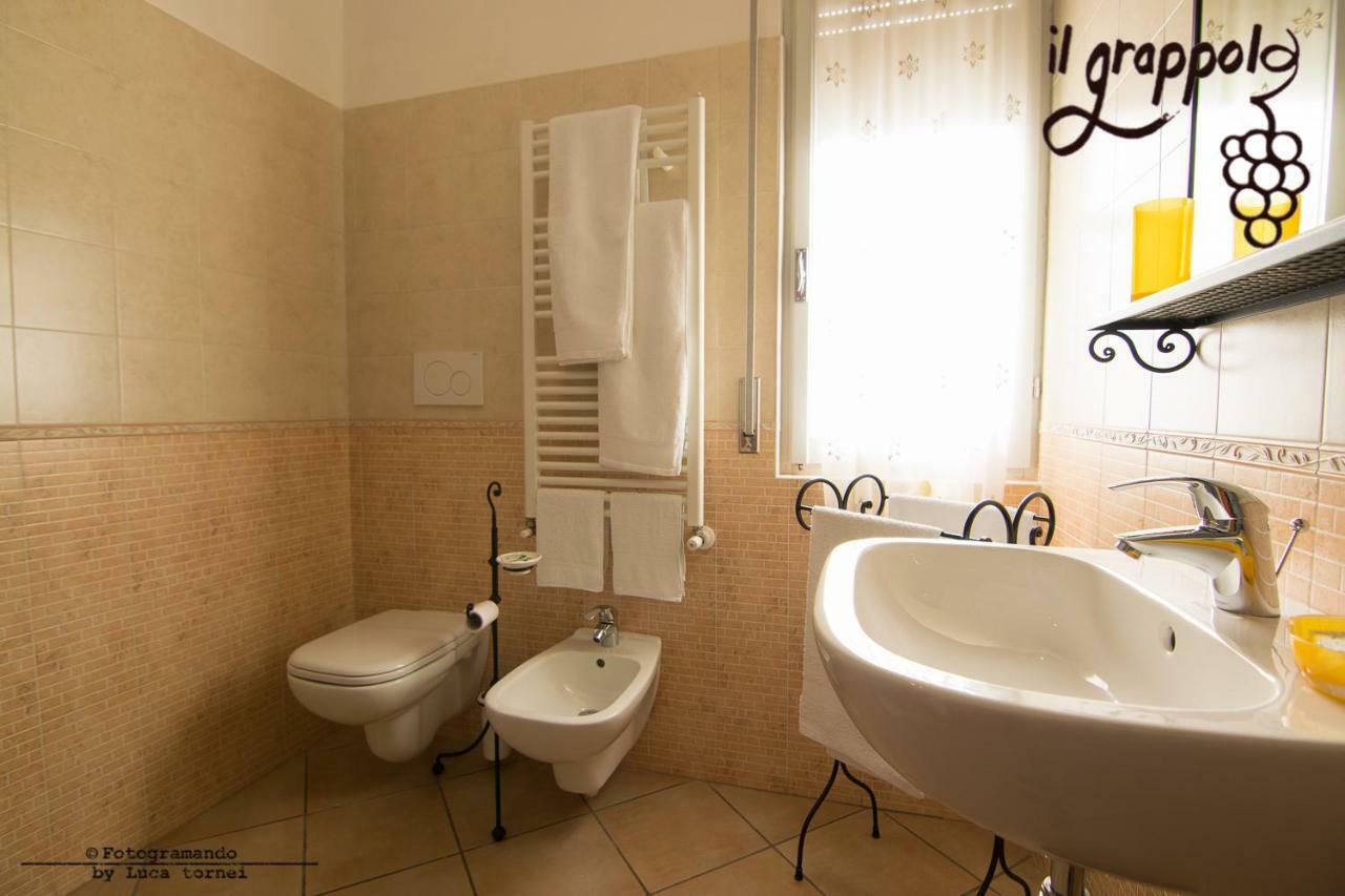 B&B Il Grappolo Foresteria Lombarda Sirmione Exterior foto