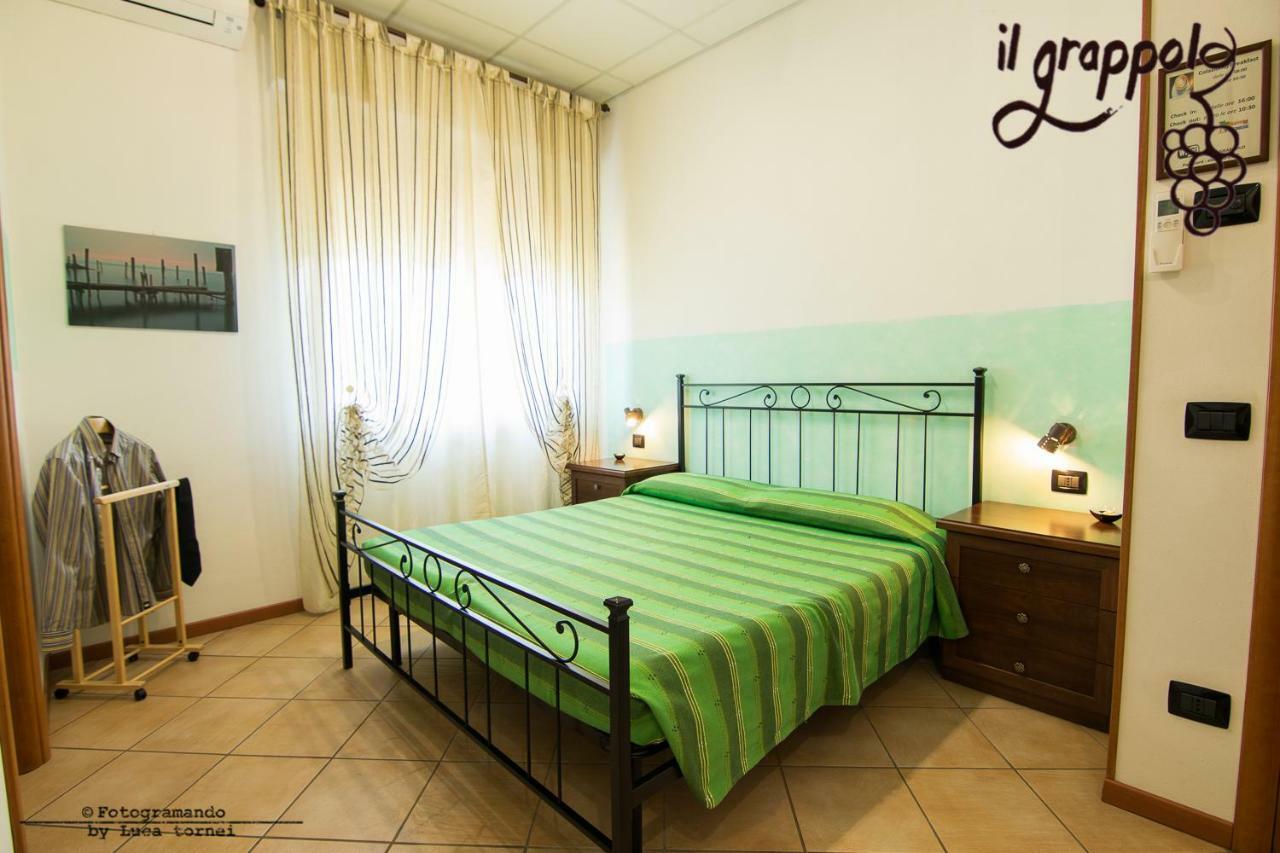 B&B Il Grappolo Foresteria Lombarda Sirmione Exterior foto